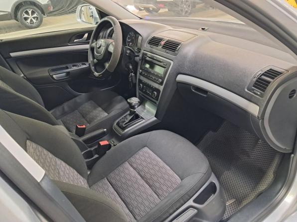 Skoda Octavia II (A5) Рестайлинг с пробегом 2013 года, цена 735 000 рублей, 215106 км, лифтбек, Автокод Объявления