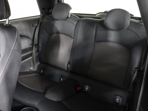 Mini Hatch III (F55/F56) Рестайлинг с пробегом 2021 года, цена 2 200 000 рублей, 48000 км, хэтчбек, Автокод Объявления