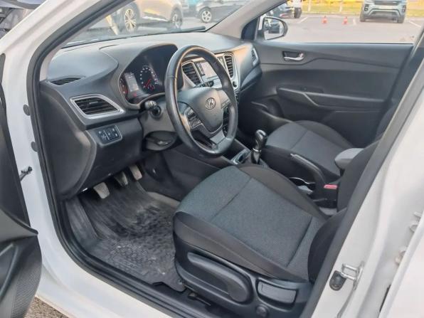 Hyundai Solaris II Рестайлинг с пробегом 2021 года, цена 1 370 000 рублей, 117488 км, седан, Автокод Объявления