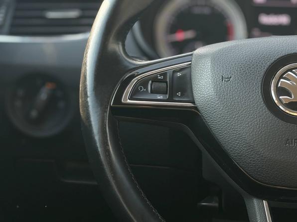 Skoda Octavia III (A7) Рестайлинг с пробегом 2019 года, цена 1 629 000 рублей, 264776 км, лифтбек, Автокод Объявления