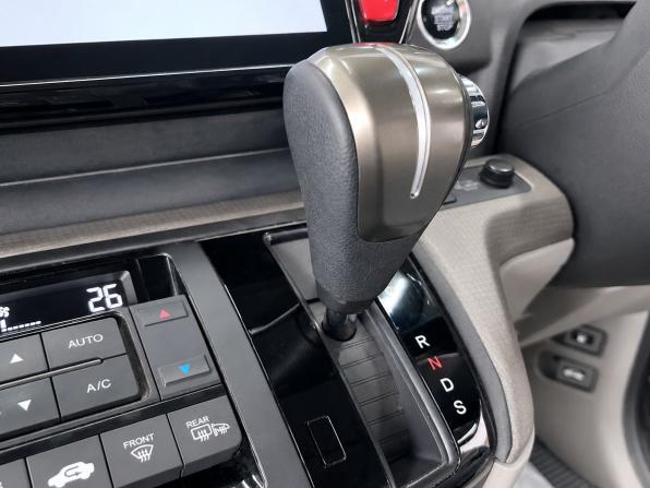 Honda Stepwgn V с пробегом 2016 года, цена 1 949 000 рублей, 228576 км, минивэн, Автокод Объявления