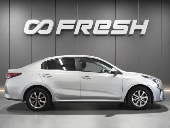 Kia Rio IV Рестайлинг с пробегом 2020 года, цена 1 530 000 рублей, 86784 км, седан, Автокод Объявления