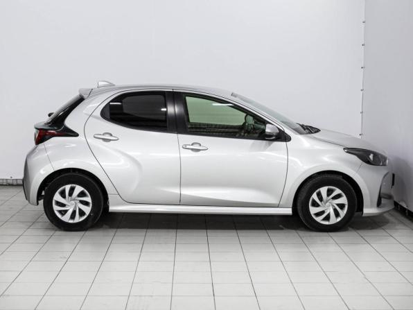Toyota Yaris IV с пробегом 2020 года, цена 1 279 000 рублей, 80496 км, хэтчбек, Автокод Объявления
