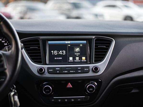 Hyundai Solaris II с пробегом 2017 года, цена 1 199 000 рублей, 134869 км, седан, Автокод Объявления