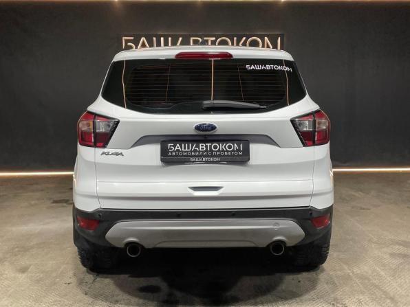 Ford Kuga II Рестайлинг с пробегом 2018 года, цена 1 350 000 рублей, 211015 км, внедорожник, Автокод Объявления