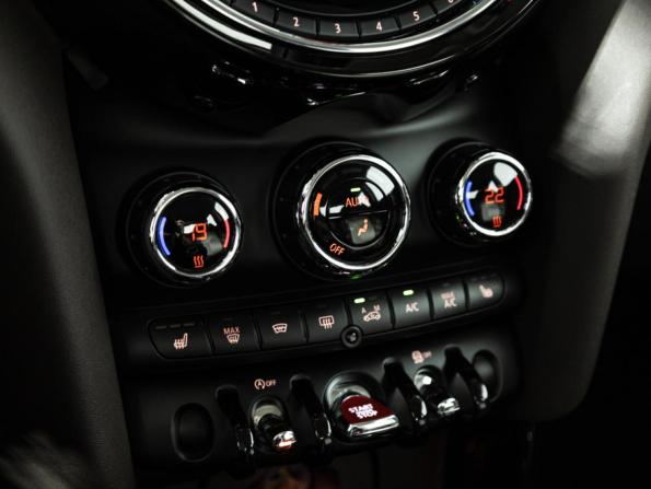 Mini Hatch III (F55/F56) с пробегом 2015 года, цена 2 095 777 рублей, 41090 км, хэтчбек, Автокод Объявления