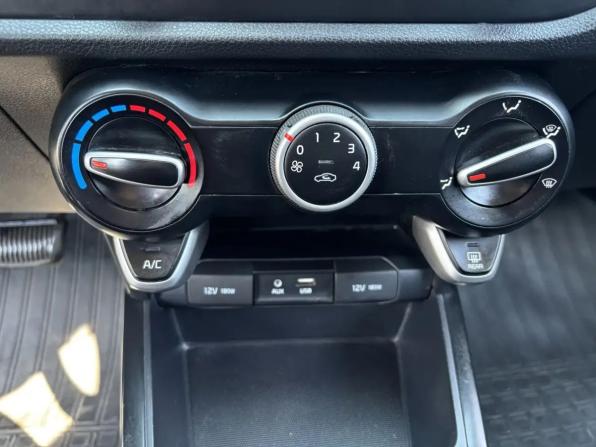 Kia Rio IV с пробегом 2018 года, цена 919 000 рублей, 133000 км, седан, Автокод Объявления
