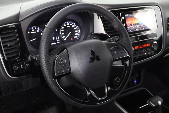 Mitsubishi Outlander III Рестайлинг 3 с пробегом 2018 года, цена 1 929 000 рублей, 109000 км, внедорожник, Автокод Объявления