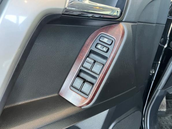 Toyota Land Cruiser Prado 150 Series Рестайлинг 1 с пробегом 2017 года, цена 4 130 900 рублей, 188000 км, внедорожник, Автокод Объявления