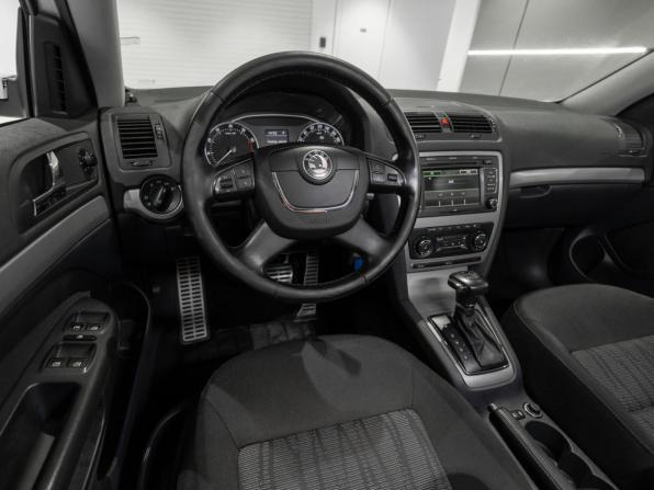 Skoda Octavia II (A5) Рестайлинг с пробегом 2012 года, цена 830 000 рублей, 274905 км, лифтбек, Автокод Объявления