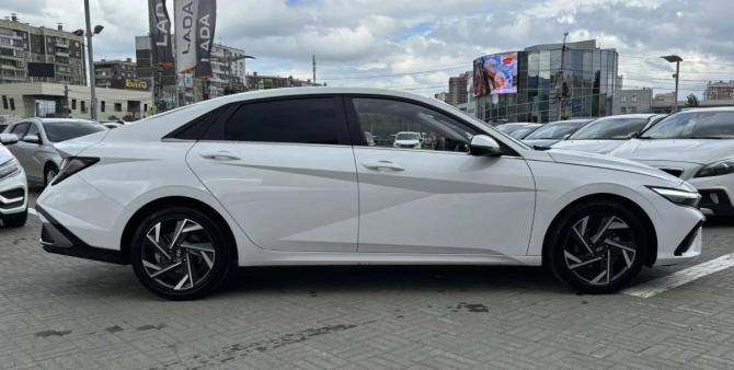 Hyundai Elantra VII (CN7) Рестайлинг с пробегом 2023 года, цена 2 080 000 рублей, 22000 км, седан, Автокод Объявления