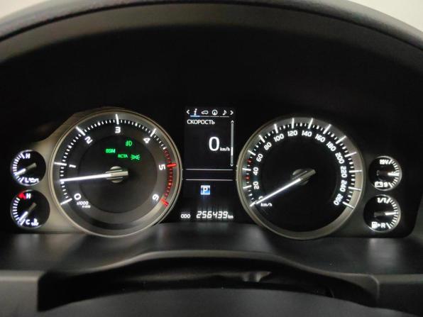 Toyota Land Cruiser 200 Series Рестайлинг 2 с пробегом 2015 года, цена 4 290 000 рублей, 253000 км, внедорожник, Автокод Объявления