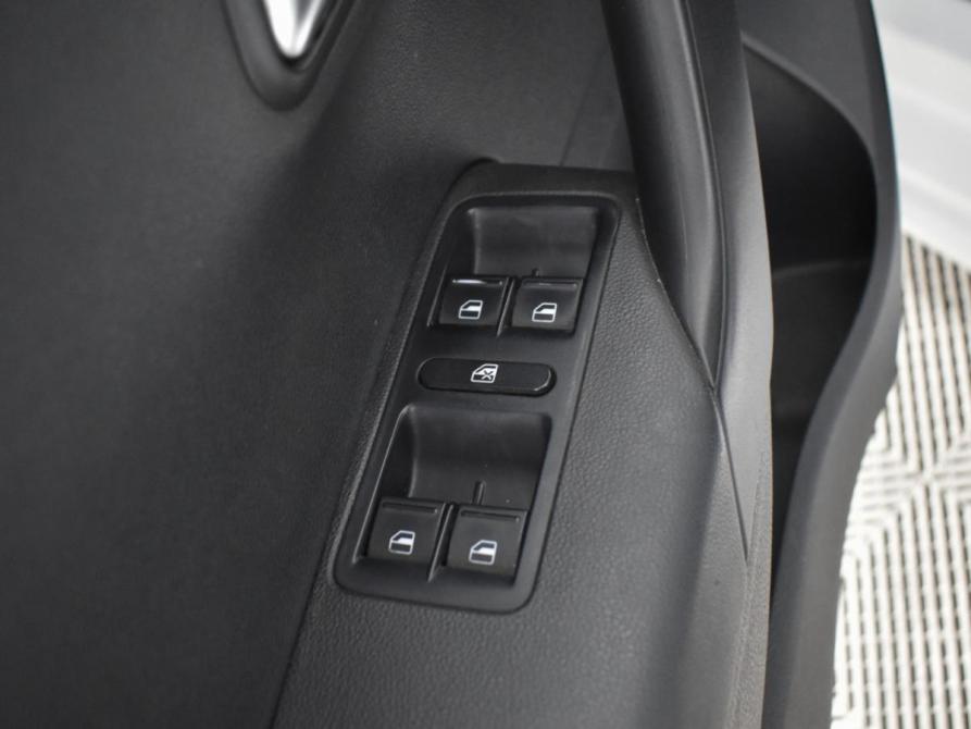 Volkswagen Polo V Рестайлинг Санкт-Петербург  - изображение 18