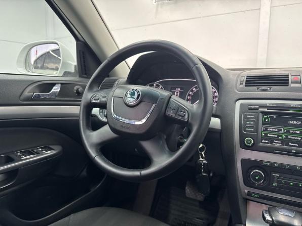 Skoda Octavia II (A5) Рестайлинг с пробегом 2012 года, цена 815 000 рублей, 198460 км, лифтбек, Автокод Объявления