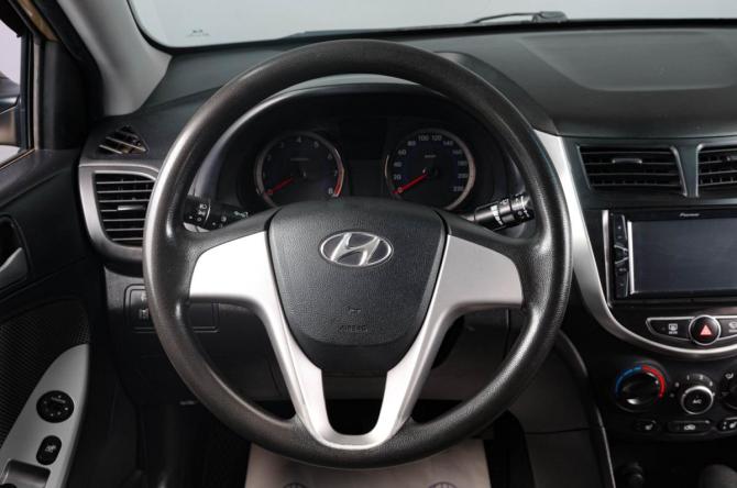 Hyundai Solaris I с пробегом 2014 года, цена 1 049 000 рублей, 129000 км, седан, Автокод Объявления