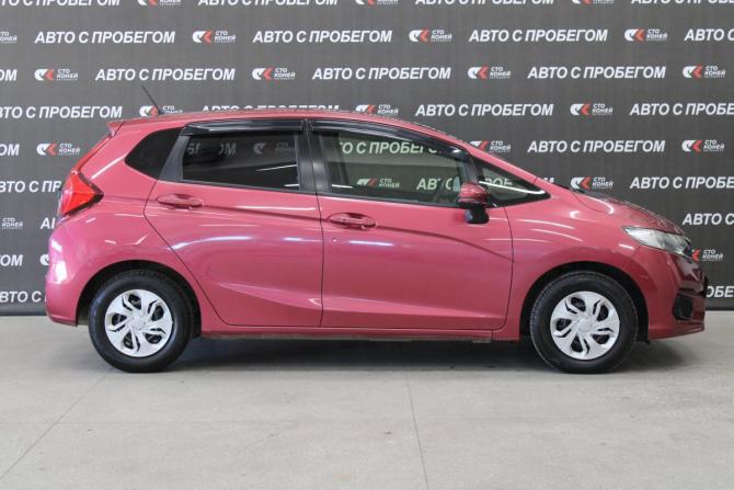 Honda Fit III Рестайлинг с пробегом 2018 года, цена 1 148 000 рублей, 49000 км, хэтчбек, Автокод Объявления