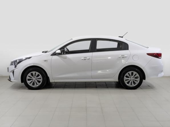 Kia Rio IV Рестайлинг с пробегом 2021 года, цена 1 690 000 рублей, 35810 км, седан, Автокод Объявления