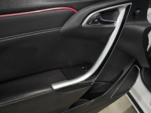 Opel Astra J Рестайлинг с пробегом 2013 года, цена 895 000 рублей, 170949 км, хэтчбек, Автокод Объявления