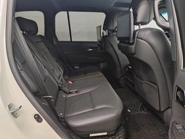 Toyota Land Cruiser 300 Series с пробегом 2022 года, цена 12 900 000 рублей, 11148 км, внедорожник, Автокод Объявления