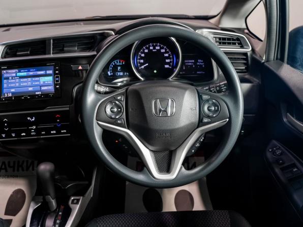 Honda Fit III Рестайлинг с пробегом 2018 года, цена 1 460 000 рублей, 5271 км, хэтчбек, Автокод Объявления