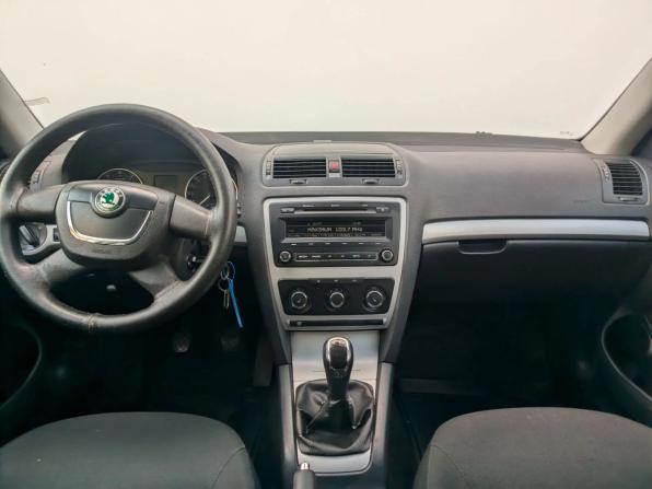 Skoda Octavia II (A5) Рестайлинг с пробегом 2012 года, цена 669 000 рублей, 299402 км, лифтбек, Автокод Объявления