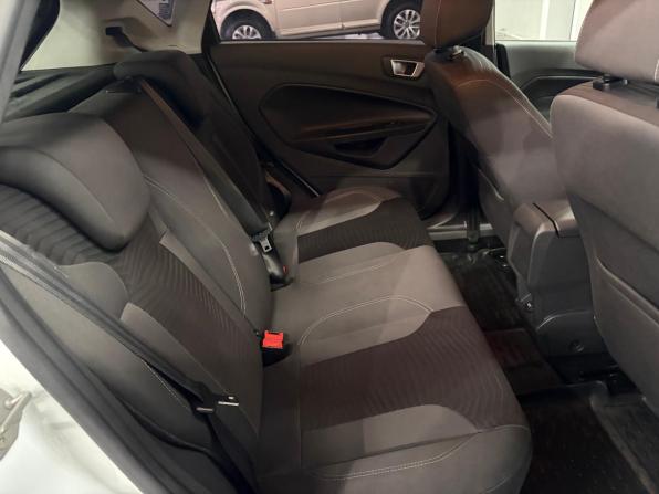 Ford Fiesta Mk6 Рестайлинг с пробегом 2015 года, цена 947 000 рублей, 118379 км, хэтчбек, Автокод Объявления