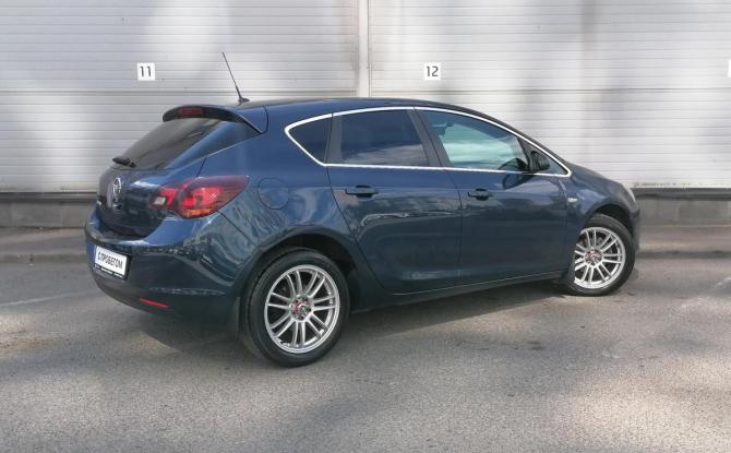 Opel Astra J с пробегом 2012 года, цена 689 000 рублей, 141462 км, хэтчбек, Автокод Объявления