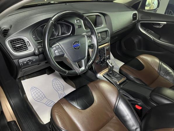Volvo V40 II с пробегом 2013 года, цена 1 250 000 рублей, 157813 км, хэтчбек, Автокод Объявления