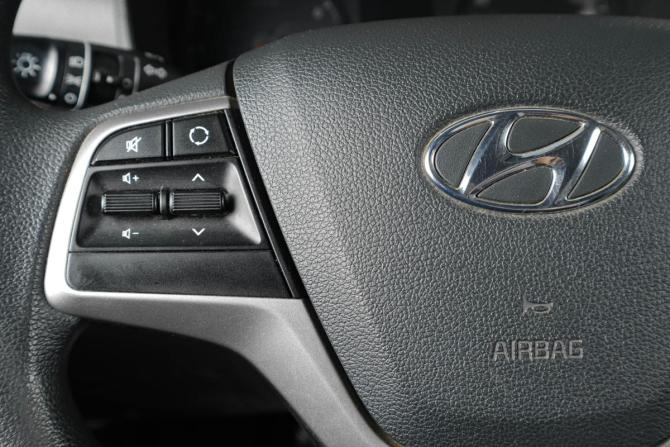 Hyundai Solaris II с пробегом 2019 года, цена 1 379 000 рублей, 121044 км, седан, Автокод Объявления