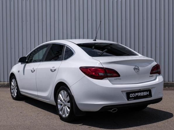 Opel Astra J Рестайлинг с пробегом 2014 года, цена 1 099 000 рублей, 101539 км, седан, Автокод Объявления