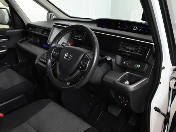 Honda Stepwgn V с пробегом 2016 года, цена 2 095 000 рублей, 132900 км, минивэн, Автокод Объявления