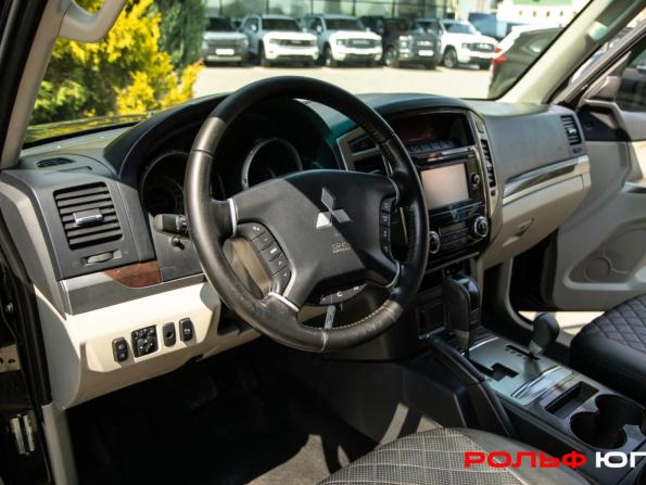 Mitsubishi Pajero IV Рестайлинг 2 с пробегом 2017 года, цена 2 798 000 рублей, 129254 км, внедорожник, Автокод Объявления