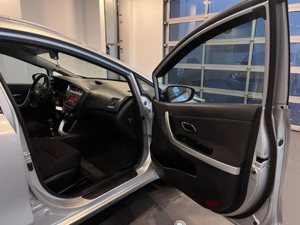 Kia Ceed II Рестайлинг с пробегом 2018 года, цена 1 370 000 рублей, 149287 км, универсал, Автокод Объявления