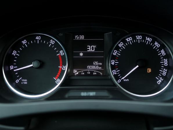 Skoda Rapid I с пробегом 2016 года, цена 899 000 рублей, 190858 км, лифтбек, Автокод Объявления