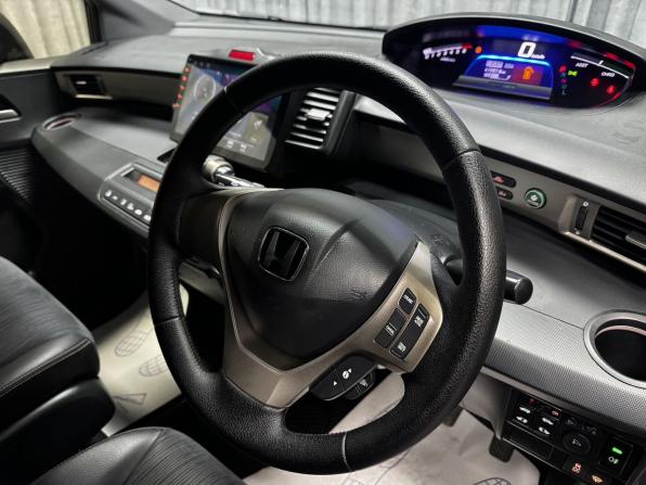 Honda Freed I Рестайлинг с пробегом 2012 года, цена 1 270 000 рублей, 207009 км, компактвэн, Автокод Объявления