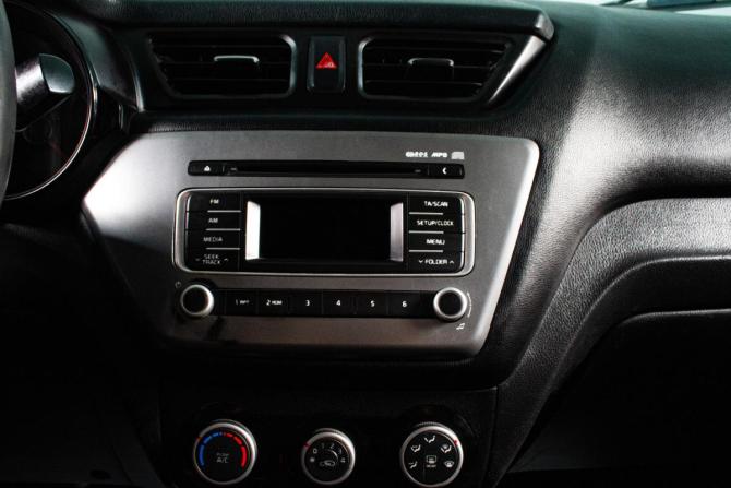Kia Rio III Рестайлинг с пробегом 2016 года, цена 879 000 рублей, 172000 км, седан, Автокод Объявления