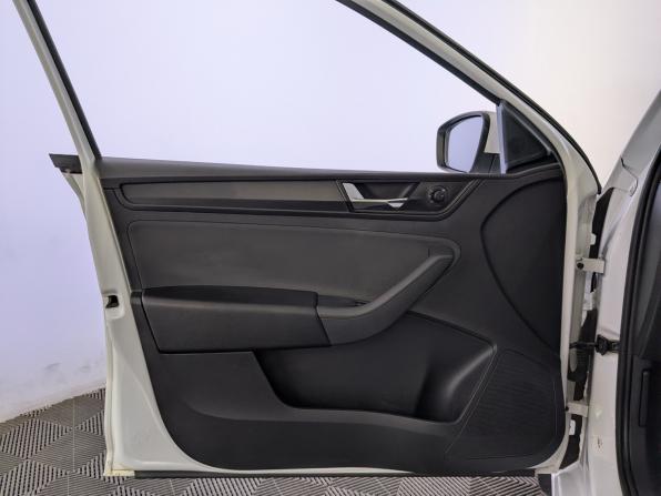Skoda Rapid II с пробегом 2021 года, цена 1 050 000 рублей, 267080 км, лифтбек, Автокод Объявления