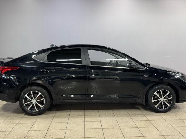 Hyundai Solaris II Рестайлинг с пробегом 2022 года, цена 1 600 000 рублей, 76000 км, седан, Автокод Объявления