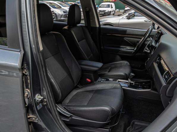 Mitsubishi Outlander III Рестайлинг 2 с пробегом 2018 года, цена 1 979 000 рублей, 172921 км, внедорожник, Автокод Объявления