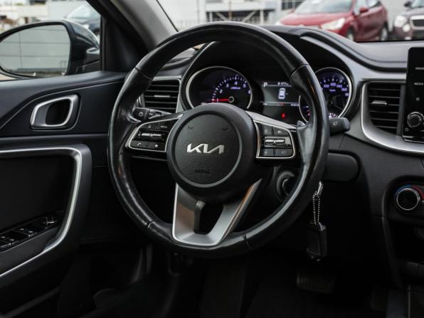 Kia Ceed III Рестайлинг с пробегом 2021 года, цена 2 449 000 рублей, 41552 км, хэтчбек, Автокод Объявления