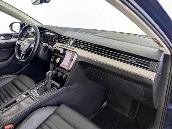 Volkswagen Passat B8 с пробегом 2019 года, цена 2 400 000 рублей, 128087 км, седан, Автокод Объявления