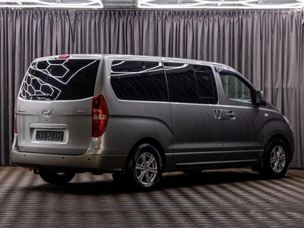 Hyundai H-1 II с пробегом 2010 года, цена 1 695 000 рублей, 185000 км, минивэн, Автокод Объявления