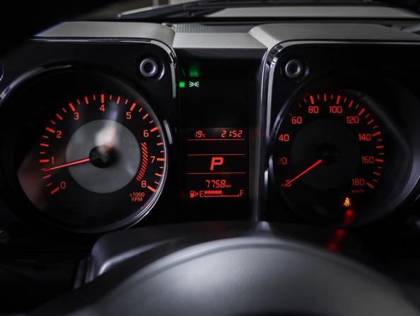 Suzuki Jimny IV с пробегом 2025 года, цена 3 390 000 рублей, 7757 км, внедорожник, Автокод Объявления