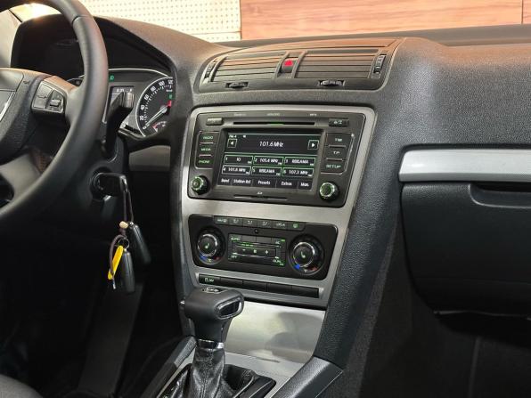Skoda Octavia II (A5) Рестайлинг с пробегом 2011 года, цена 799 900 рублей, 267270 км, лифтбек, Автокод Объявления