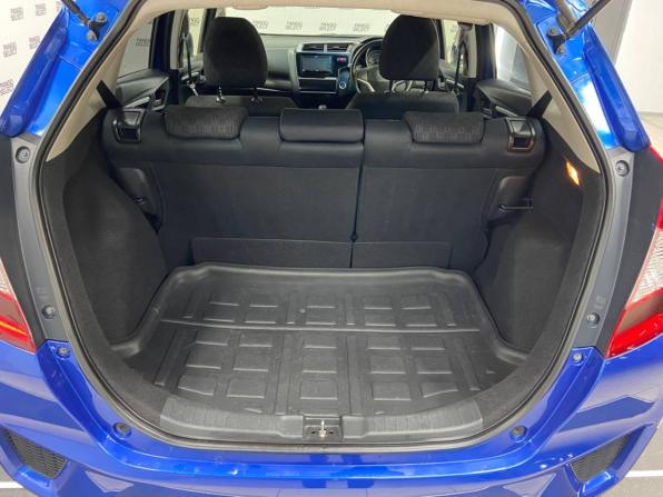 Honda Fit III с пробегом 2015 года, цена 950 000 рублей, 131416 км, хэтчбек, Автокод Объявления