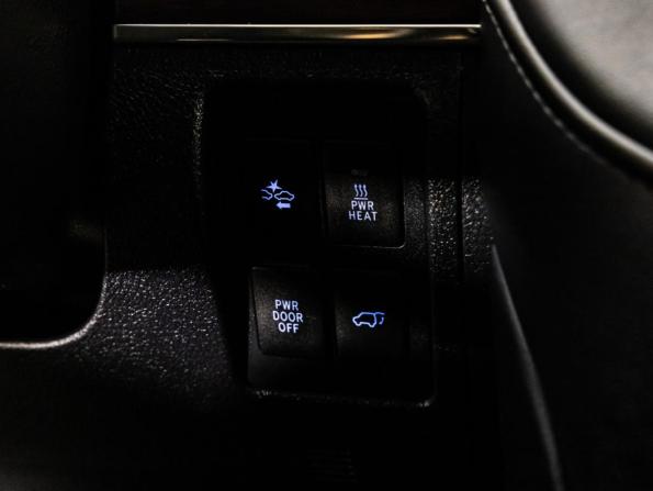 Toyota Land Cruiser 200 Series Рестайлинг 2 с пробегом 2017 года, цена 5 990 000 рублей, 195000 км, внедорожник, Автокод Объявления