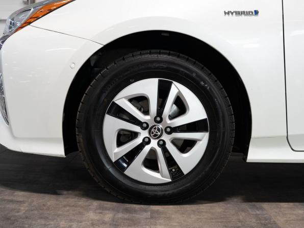 Toyota Prius IV (XW50) с пробегом 2016 года, цена 1 720 000 рублей, 127365 км, лифтбек, Автокод Объявления