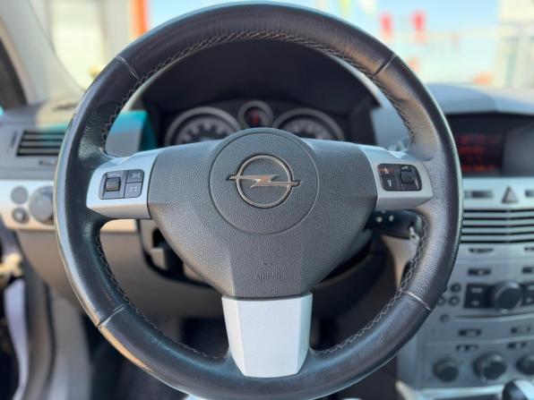 Opel Astra H Рестайлинг с пробегом 2011 года, цена 769 000 рублей, 275000 км, седан, Автокод Объявления