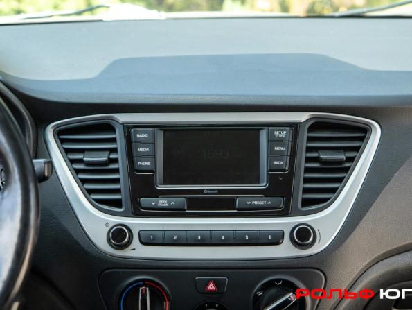 Hyundai Solaris II с пробегом 2017 года, цена 1 208 000 рублей, 155356 км, седан, Автокод Объявления