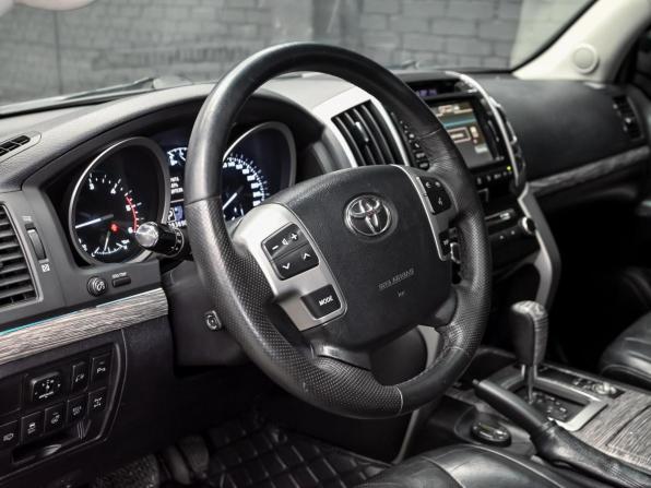 Toyota Land Cruiser 200 Series Рестайлинг 1 с пробегом 2014 года, цена 3 860 000 рублей, 283888 км, внедорожник, Автокод Объявления